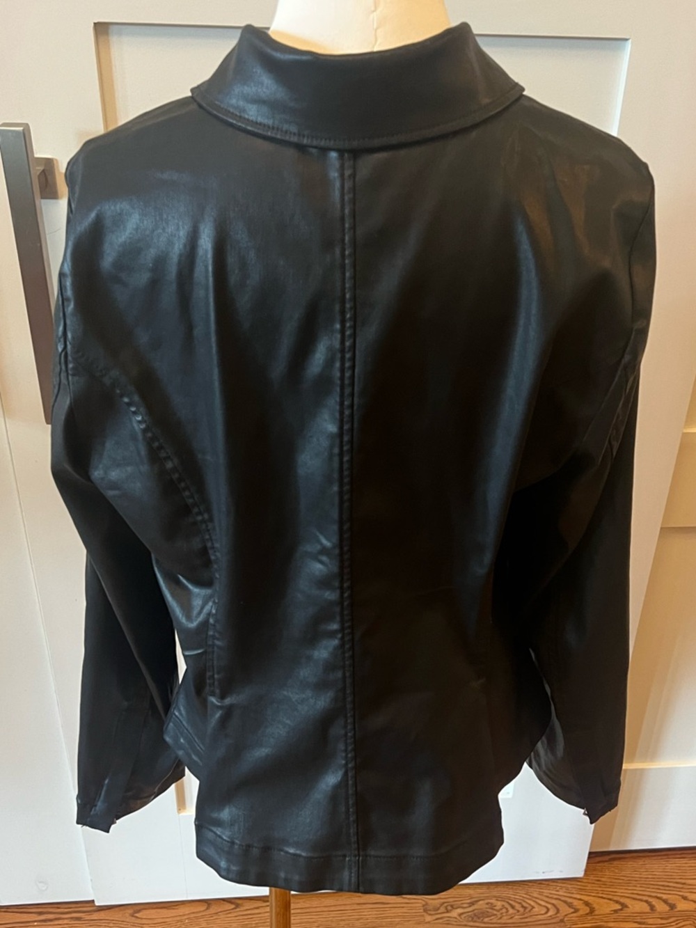 NWT- White House Black Market Peplum Coated Denim Jacket in Black Size M - Picture 7 of 10
